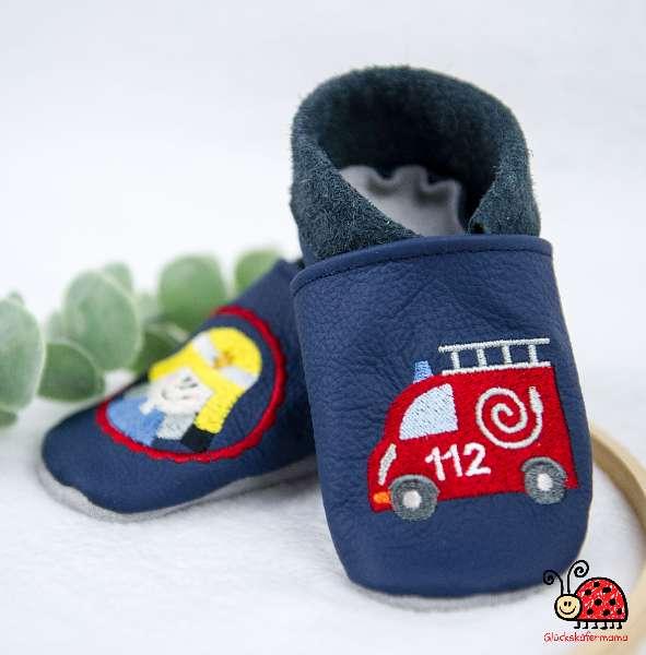 dunkelblaue Krabbelschuhe "Feuerwehr und Feuerwehrmann"
