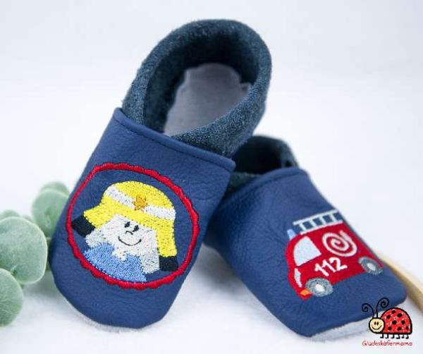 dunkelblaue Krabbelschuhe "Feuerwehr und Feuerwehrmann"