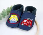 dunkelblaue Krabbelschuhe "Feuerwehr und Feuerwehrmann"